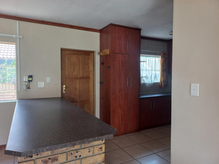 To Let 3 Bedroom Property for Rent in Langenhovenpark Free State